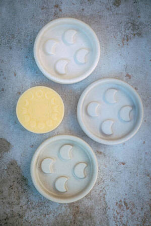 Ceramic soap dish - matte ecru